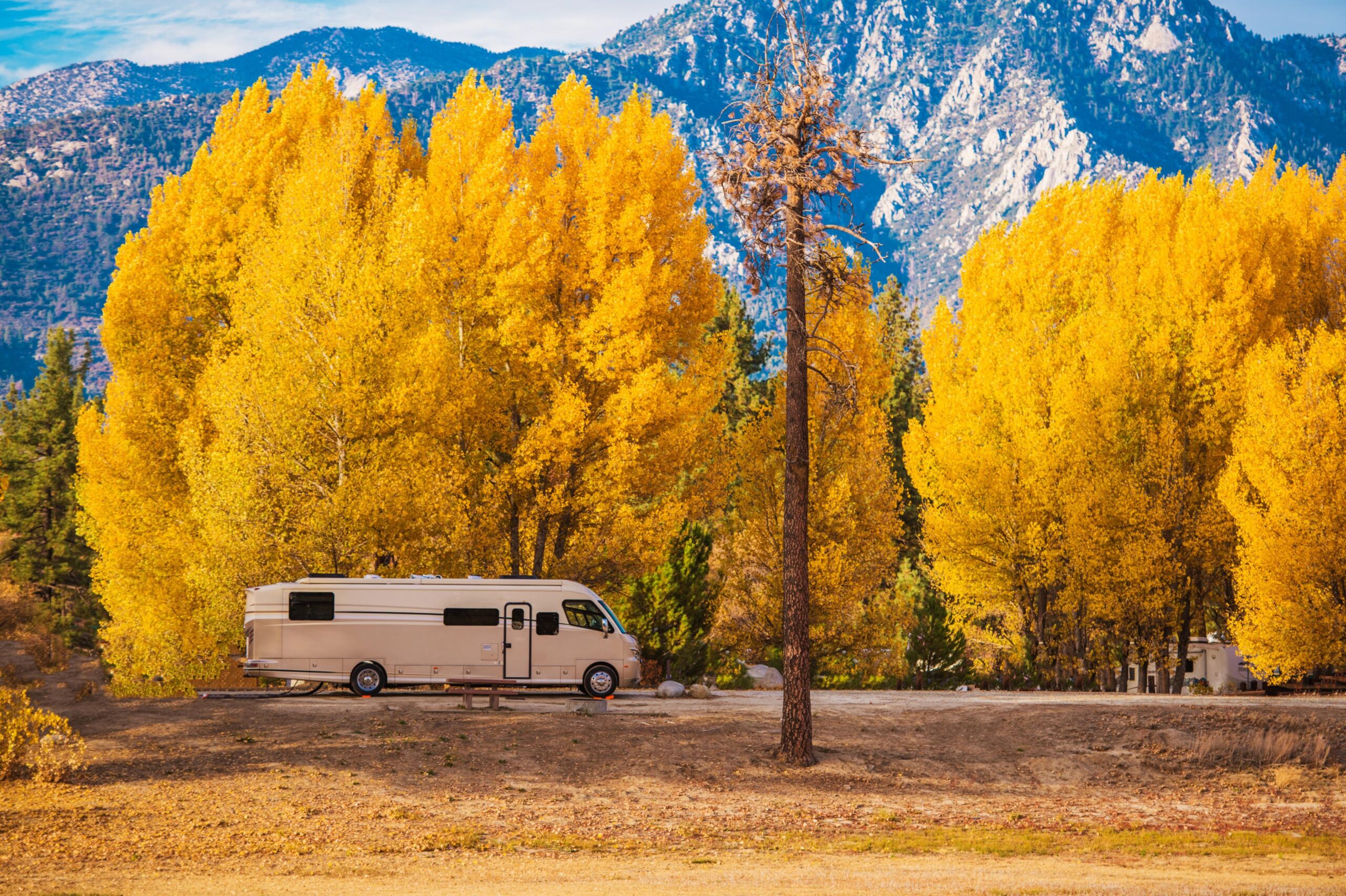 Manutenzione esterna in autunno - Campersereno - Assicurazione Camper